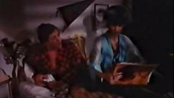 Kaks rinnakat korsettidega prostituuti leppisid kokku kolmekesi ülbe mehega, kes seda kuradit videole filmis.